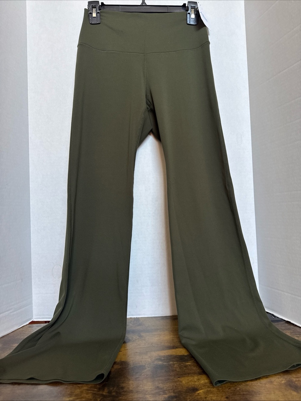 Uniqlo Ultra Stretch AIRism UV Protection Soft Flare leggings Green Size XL NWT